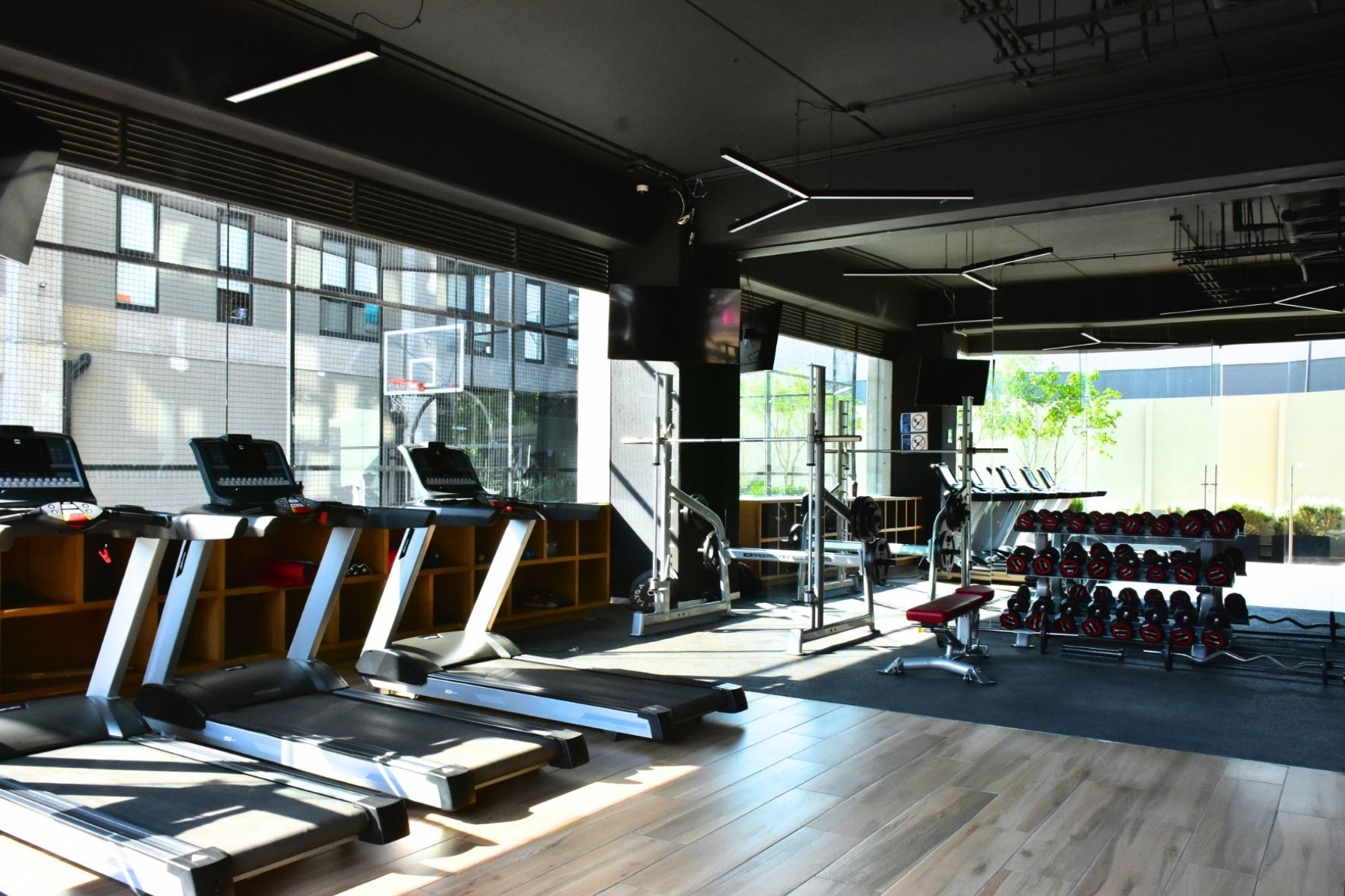 Gimnasio y salon de yoga